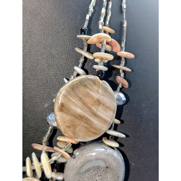 Cg Chunky Multi-Strand Ceramic Shell Bead 17.5"-20" Necklace - Picture 4 of 10
